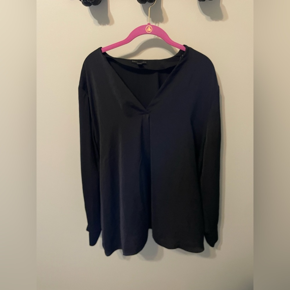 Banana Republic black silky polyester long sleeve blouse